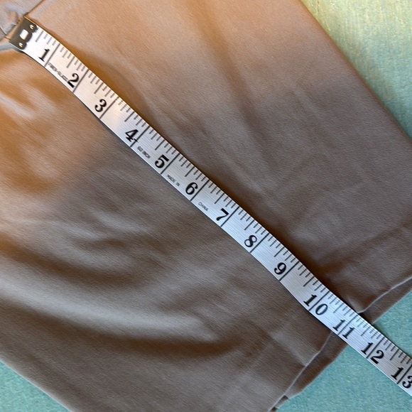 Kim Rogers Tummy control stretch beige Bermuda shorts size 16 NWOT, pull-on - Picture 4 of 12